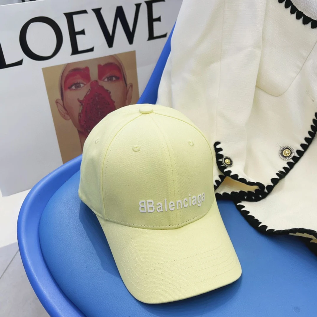 Бейсболка Balenciaga на все сезоны