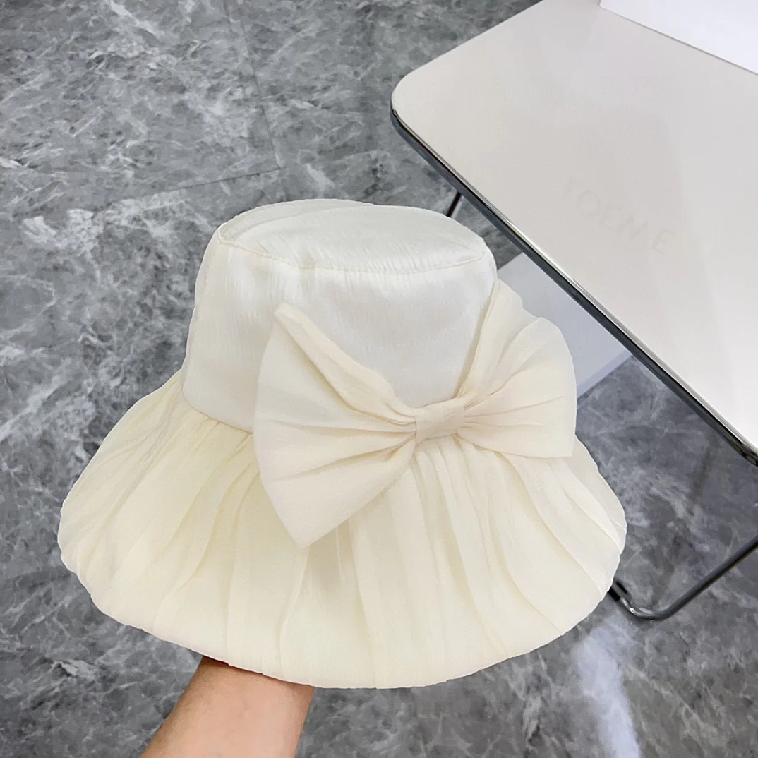 Новая элегантная шелковая шляпа от солнца Chanel 2024 с бантом - белая.