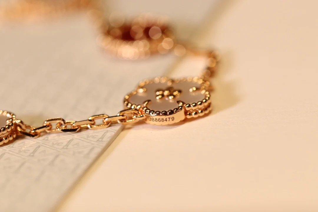 Подробная информация о браслете VCA