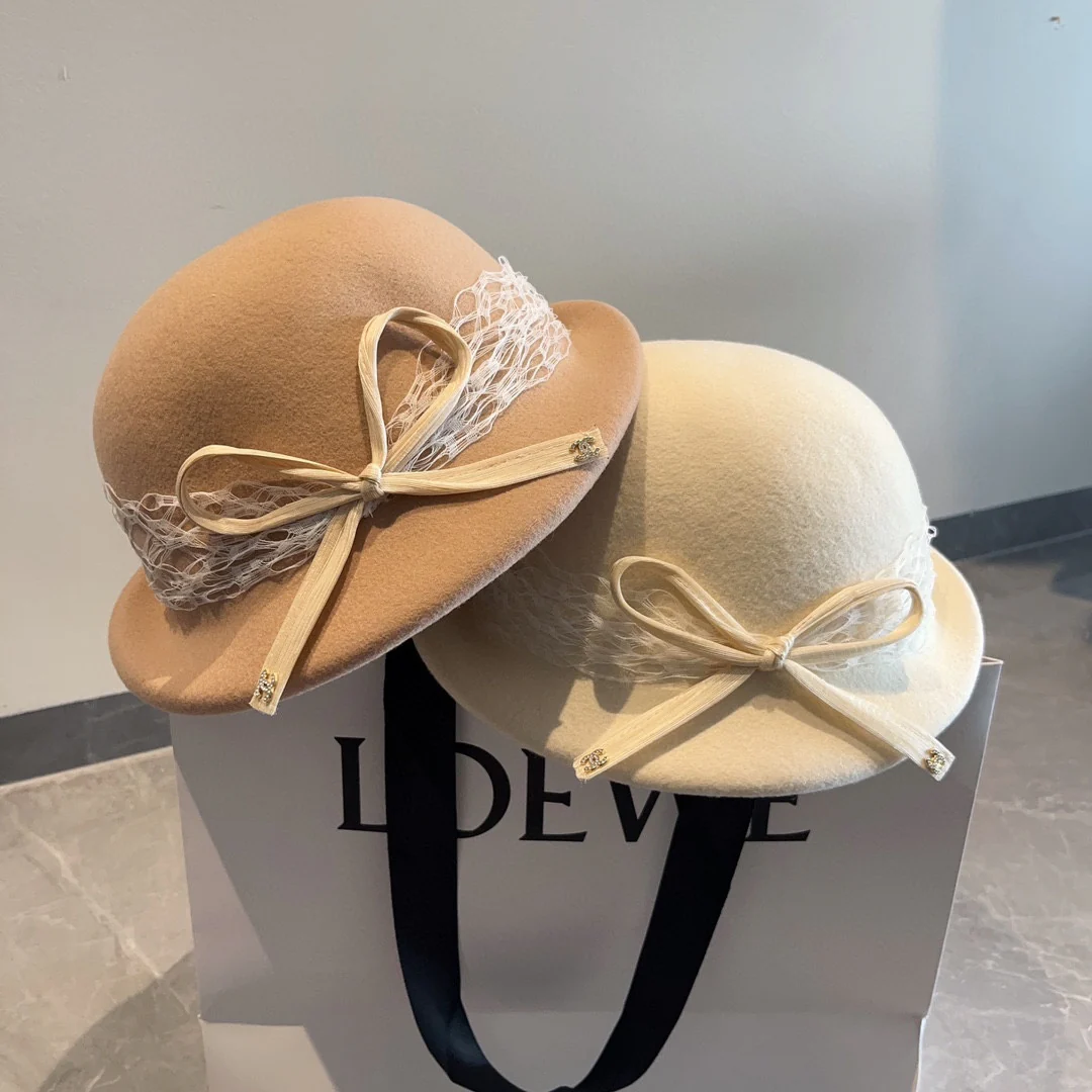 Chanel - шерстяной берет с кружевом и бантом - белый