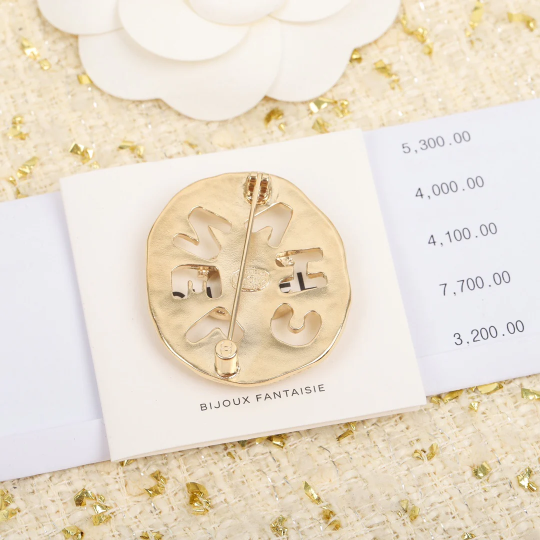 Брошь Chanel 163