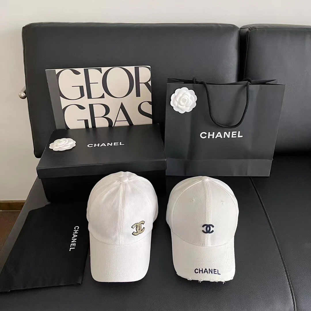 Бейсболка Chanel - белая