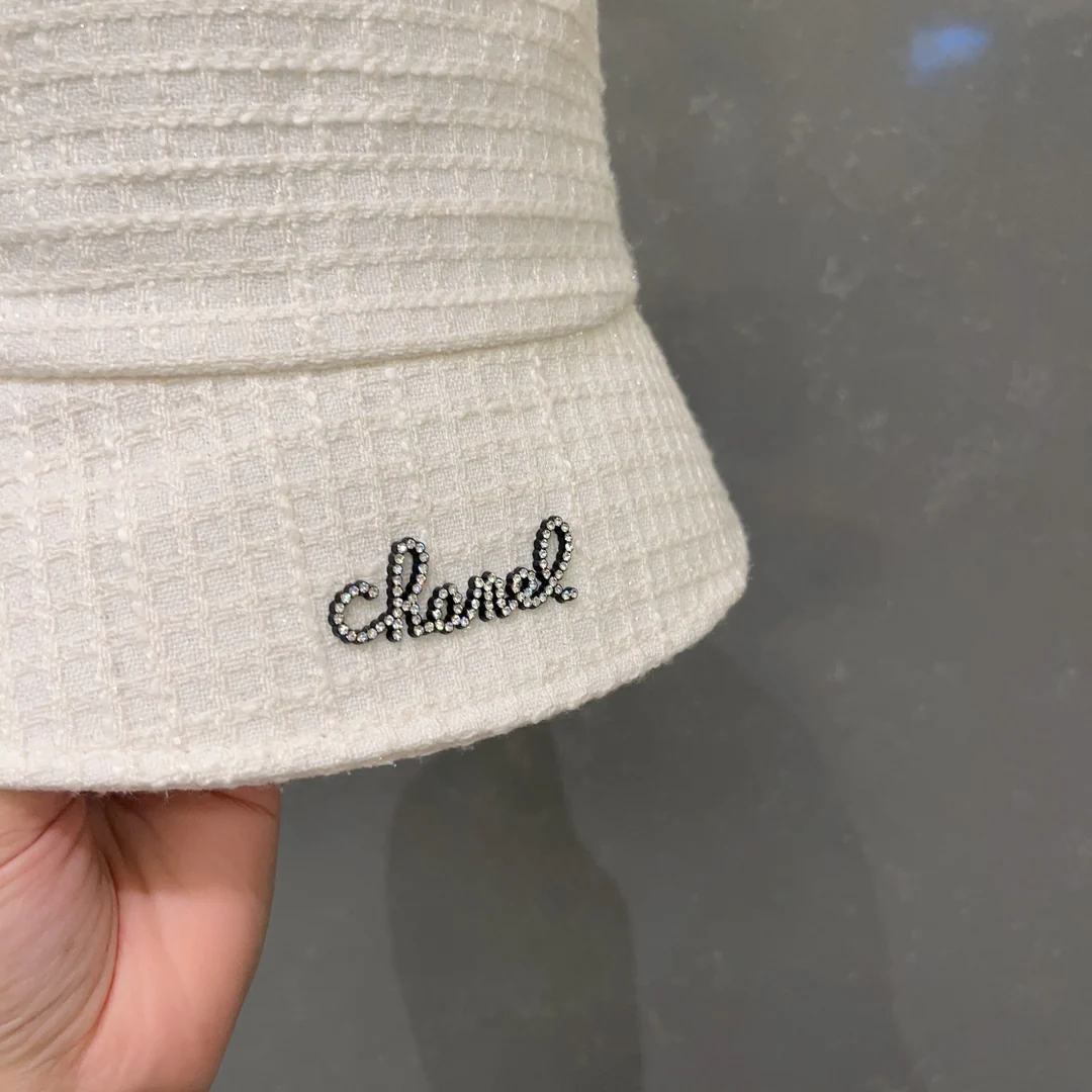 Рыбацкая шляпа в клетку Chanel - белая