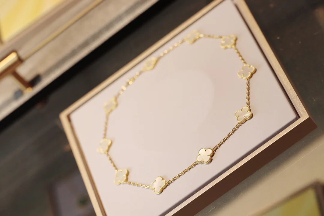 Van Vuitton - Колье 100