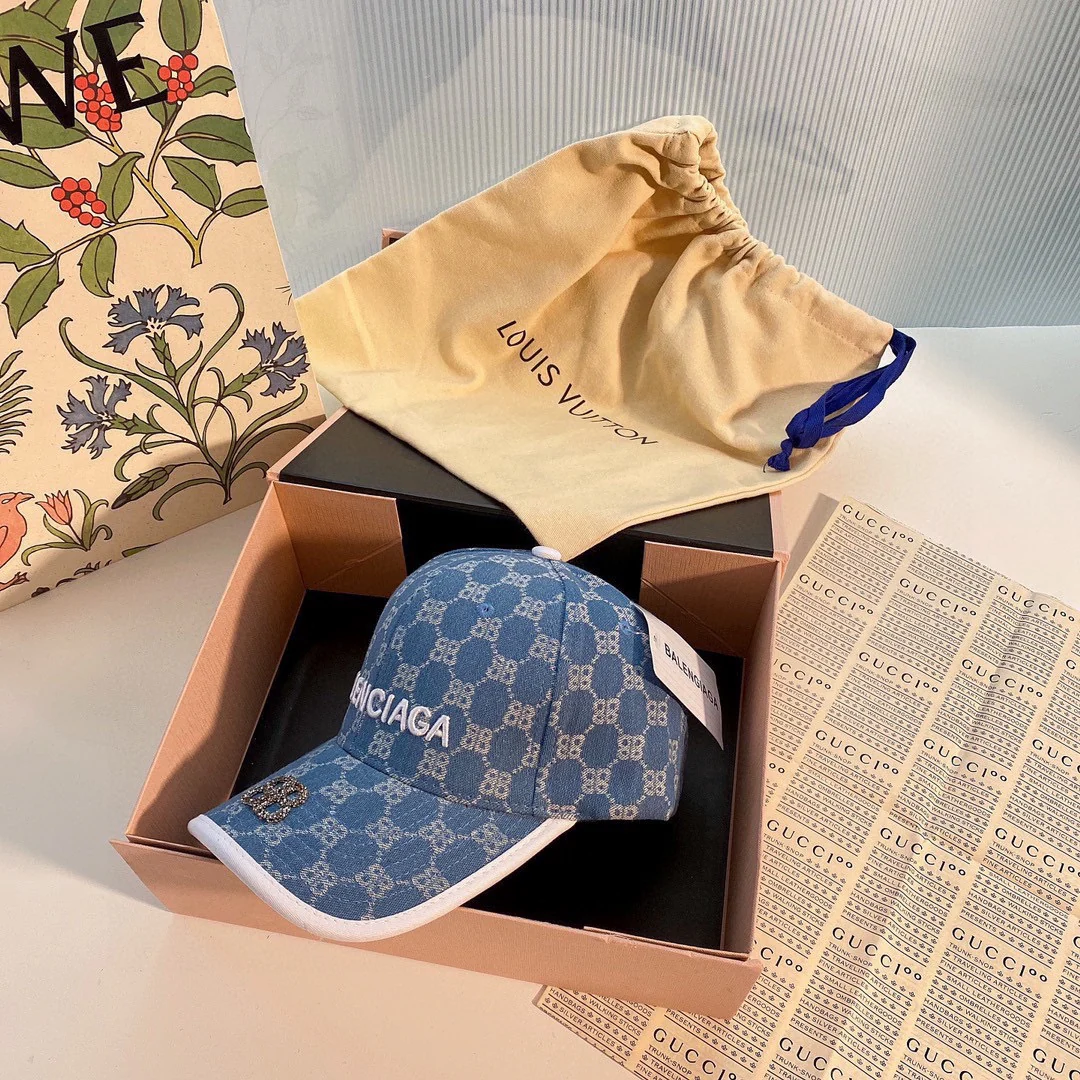 Бейсболка Balenciaga из джинсовой ткани с вышивкой - светло-голубая