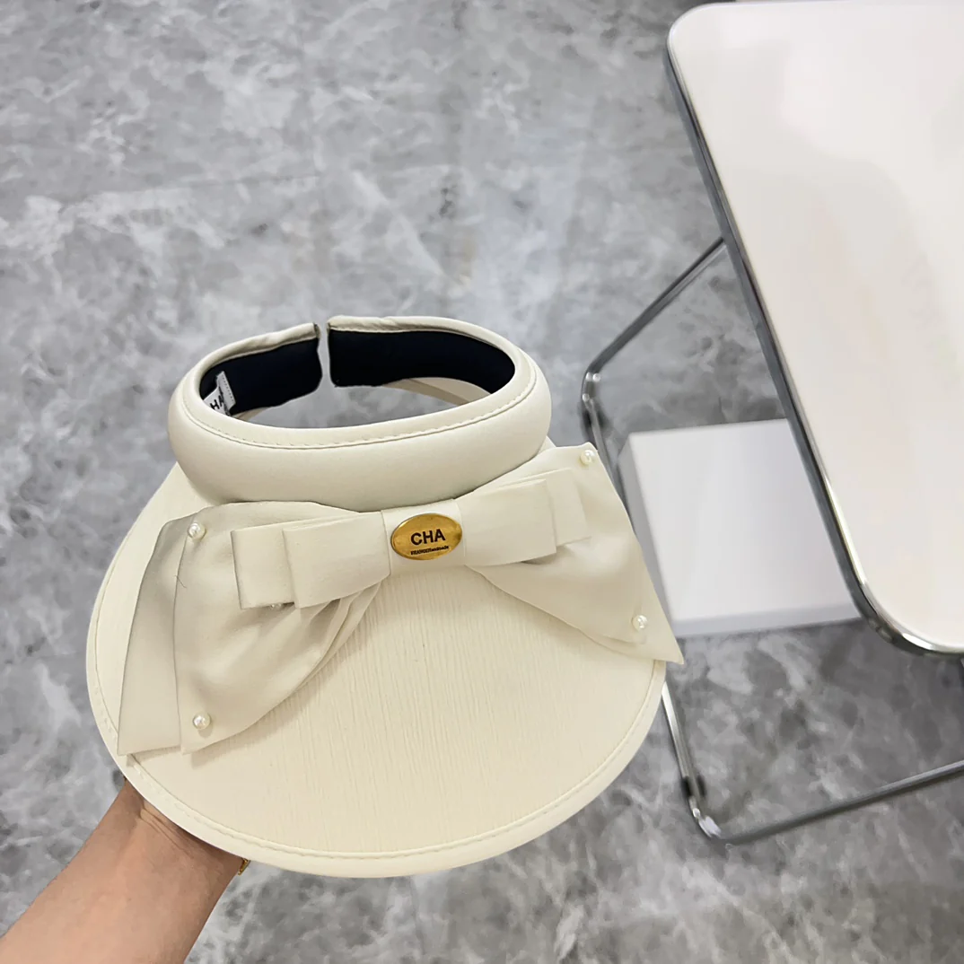 Новая летняя солнцезащитная шляпа Chanel 2024 в жемчужном стиле - белая.