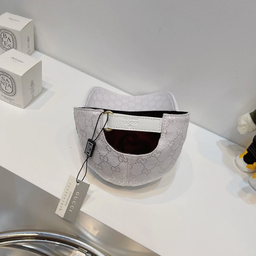 Классическая холщовая бейсболка Gucci с небольшой вышивкой - 196nk4