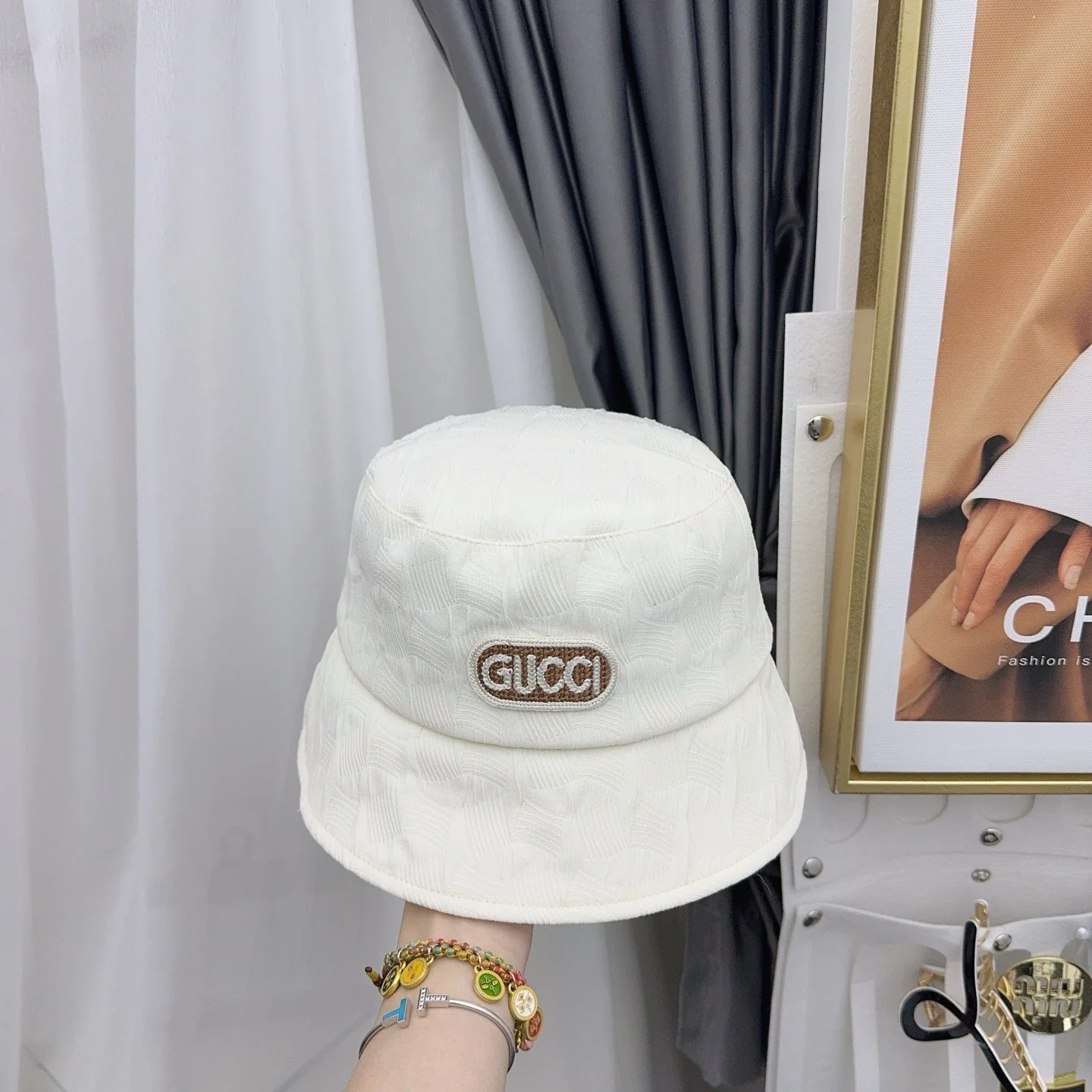 Панама с логотипом Gucci, белая.