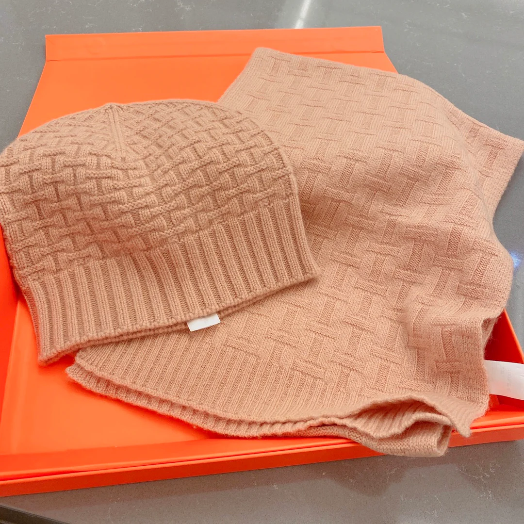 Шерстяная шляпа Hermes - абрикосового цвета