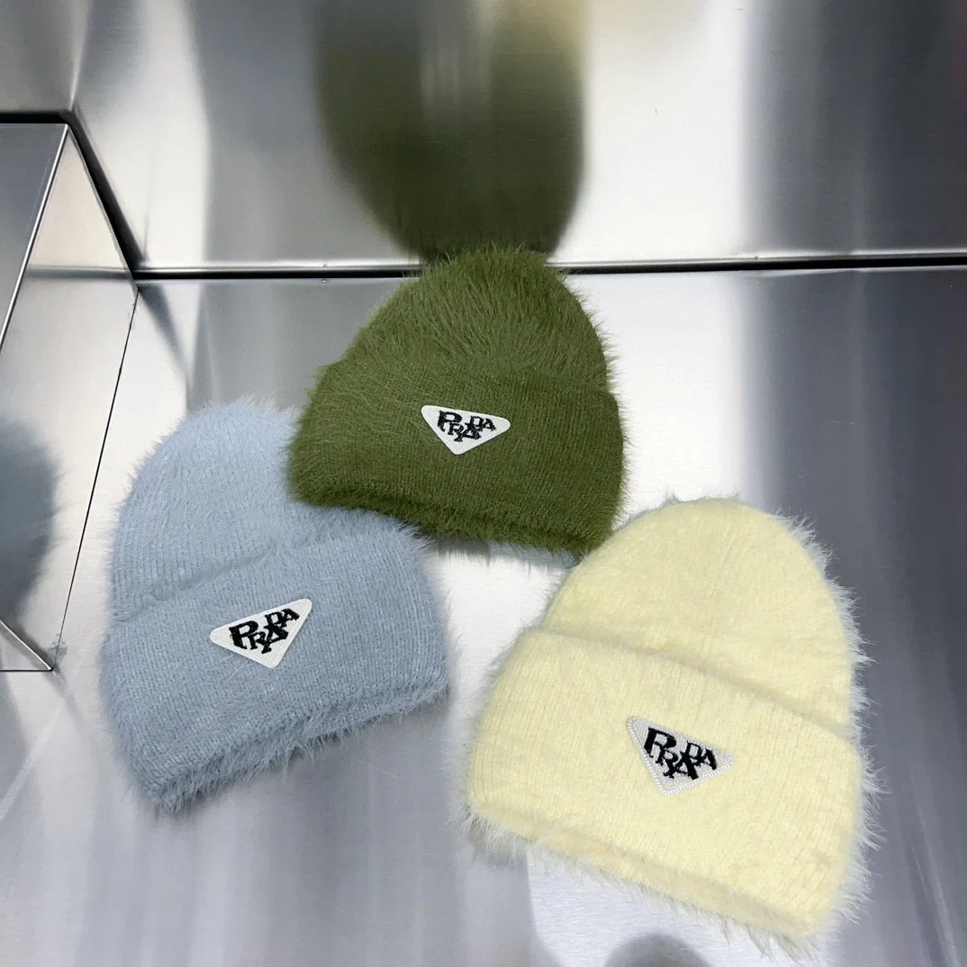 Prada - Новая шапка из искусственного меха норки