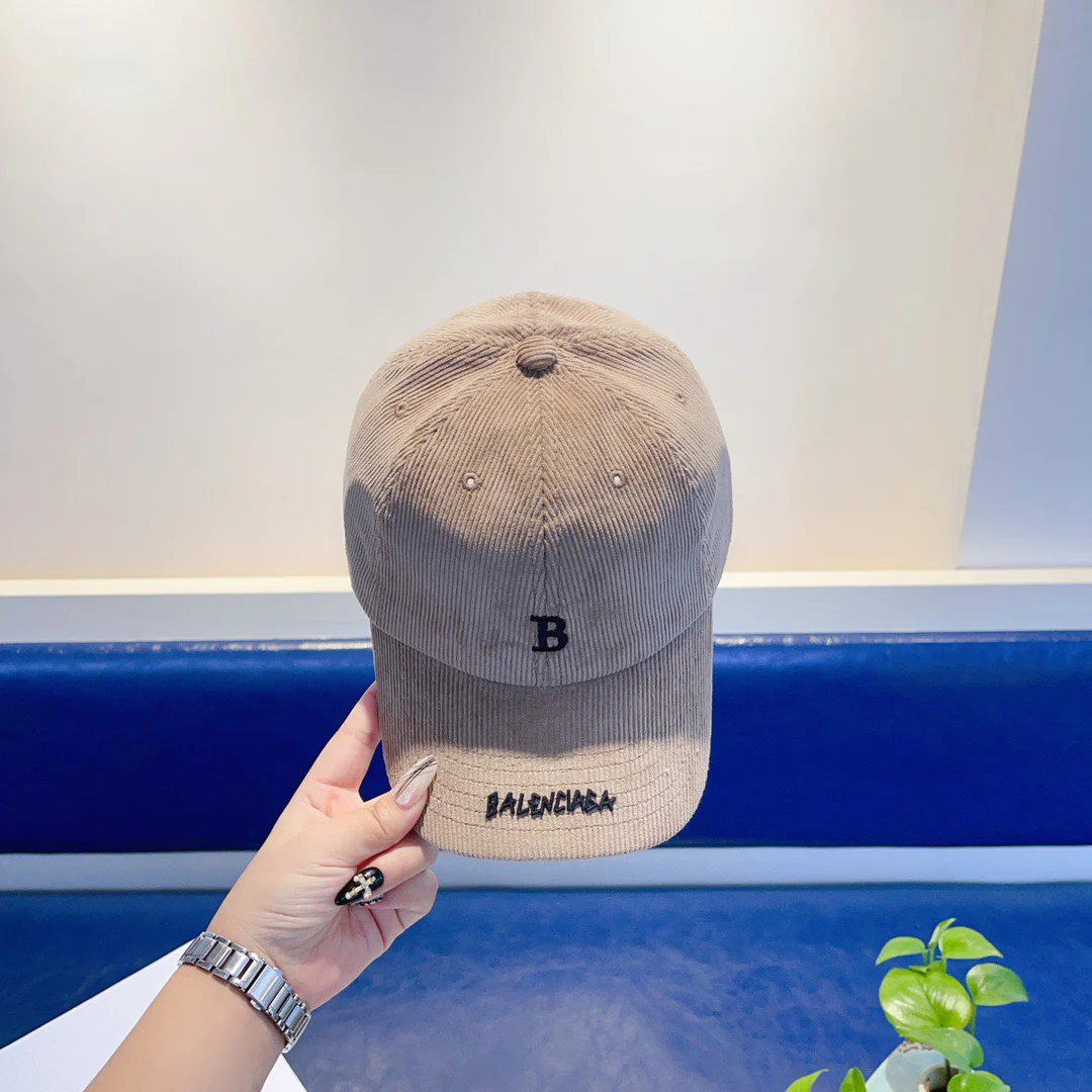 Бейсболка Balenciaga из вельвета