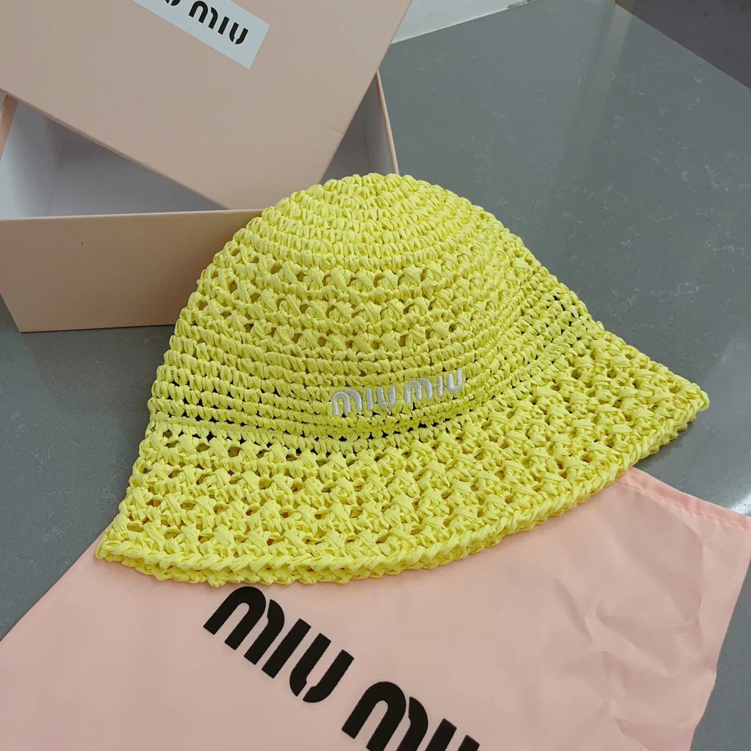 Новинка весны/лета Miu Miu 2023 — Вязаная крючком рыбацкая шапка — желтая