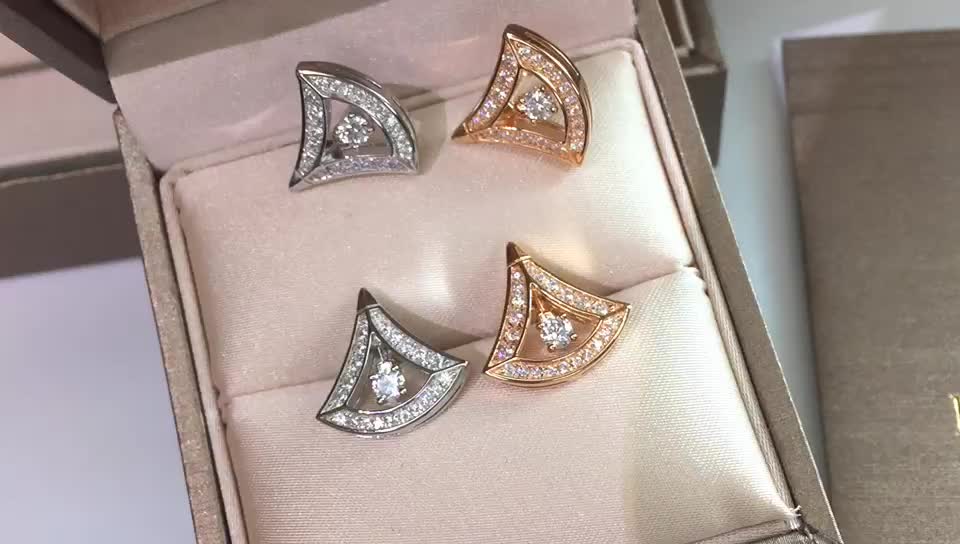 Серьги Bvlgari - изображение из коллекции