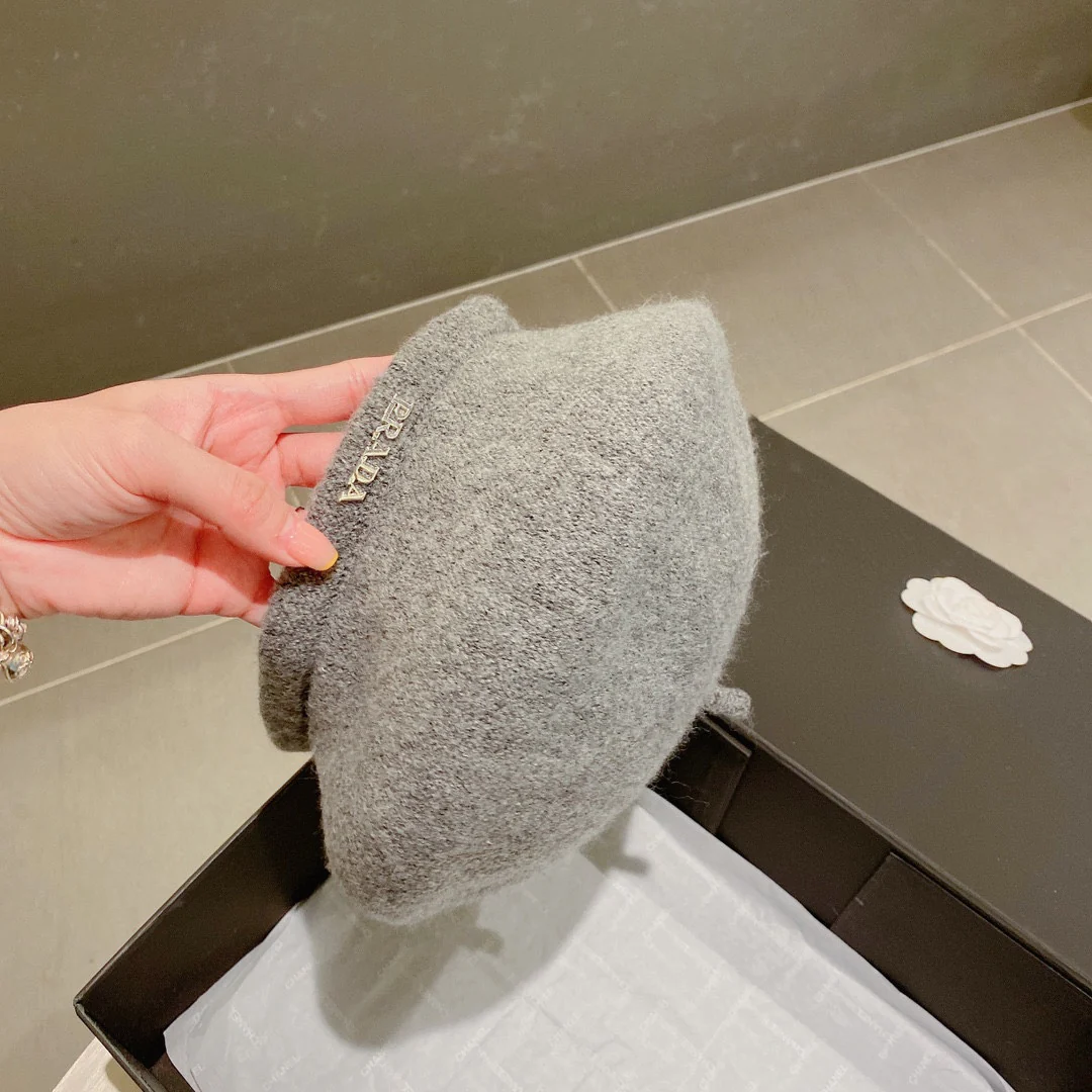 Prada - Вязаный берет - Серый