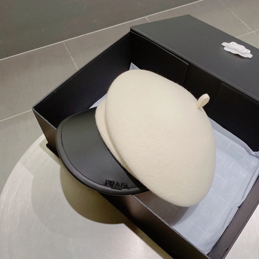 Prada - Шерстяная военная кепка с плоским верхом - Белая