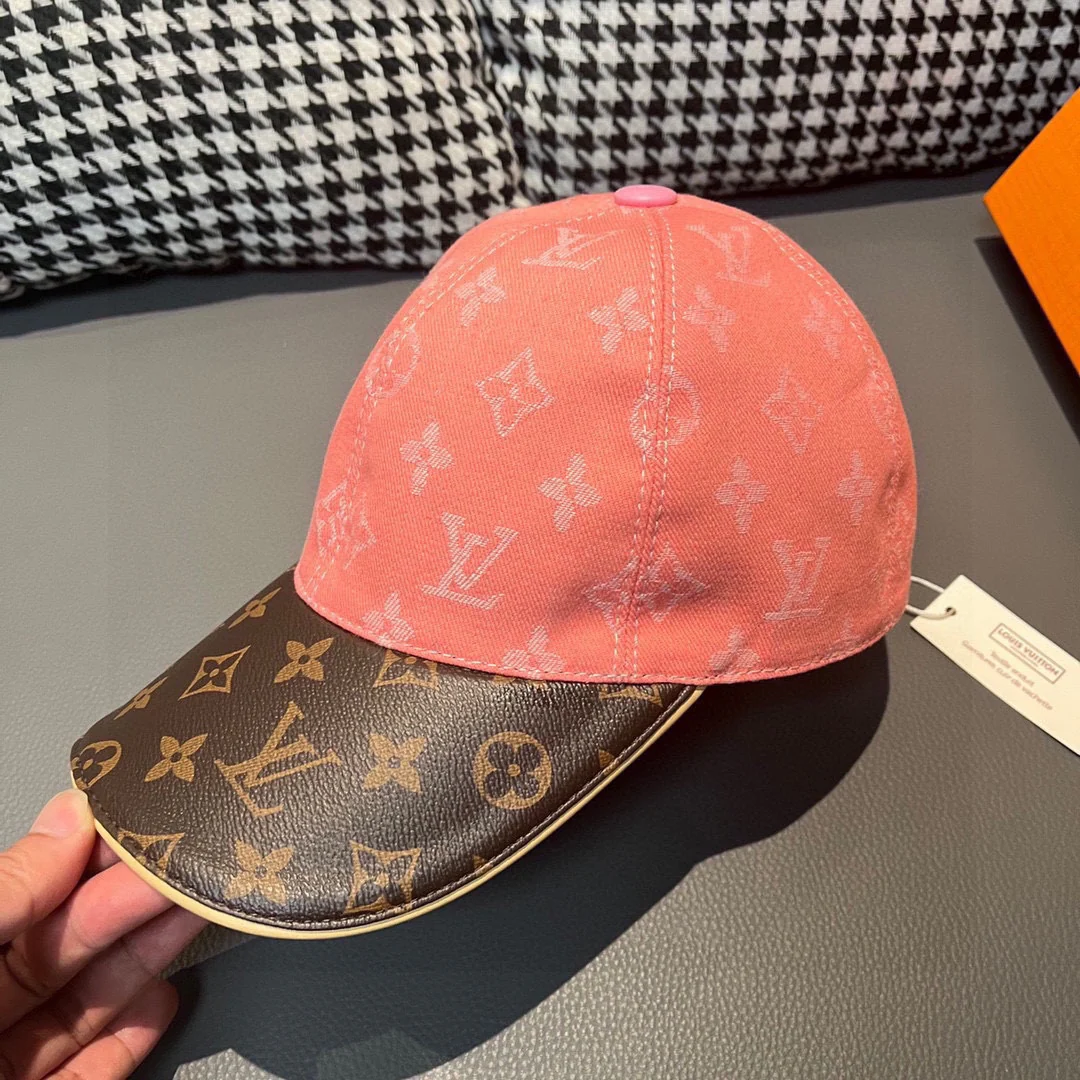 LV - Новинка - Кожаная бейсболка с монограммой - Розовая
