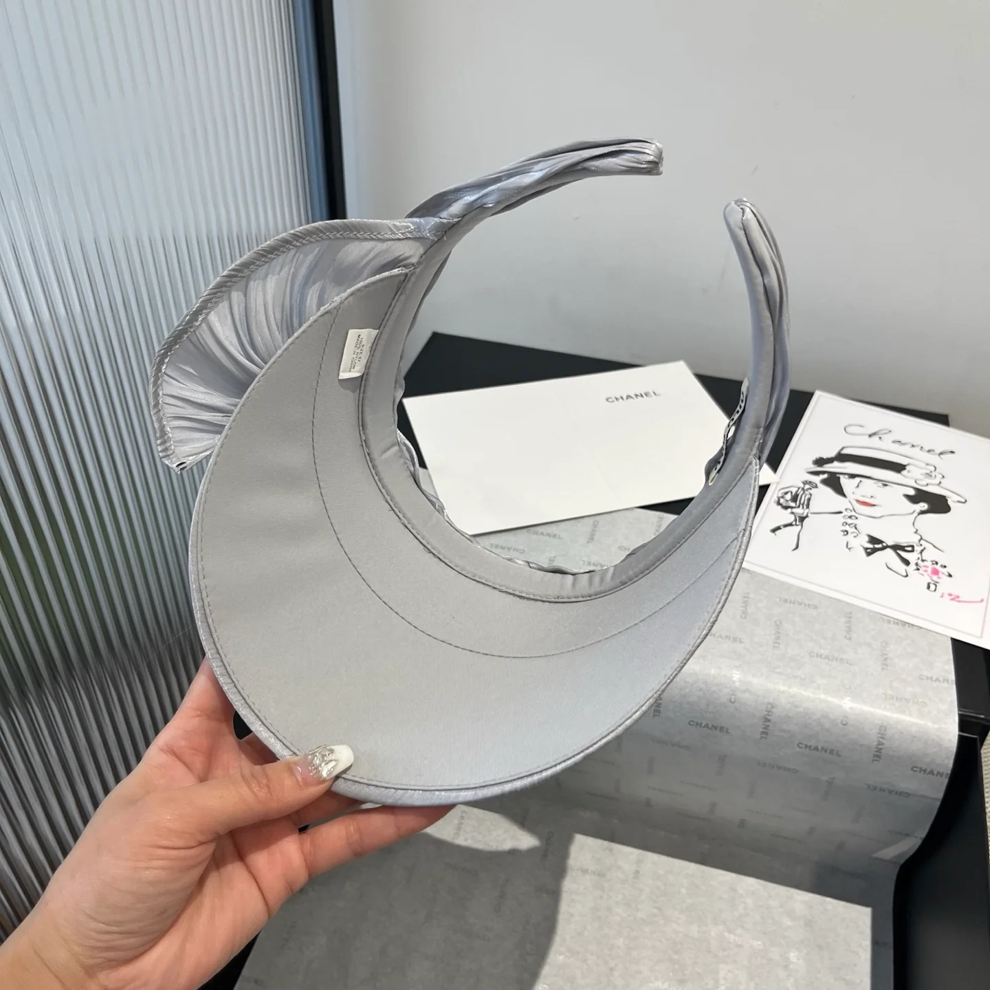 Miu Miu - Солнцезащитная шляпа с атласным бантом - Серебристая