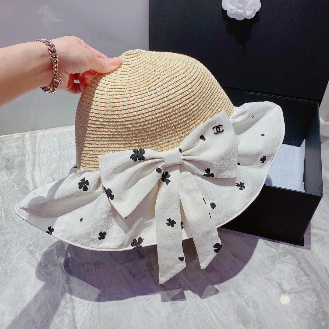 Chanel - Шляпа-бабочка в стиле пэчворк, широкая, из ткани, устойчивой к УФ-излучению.