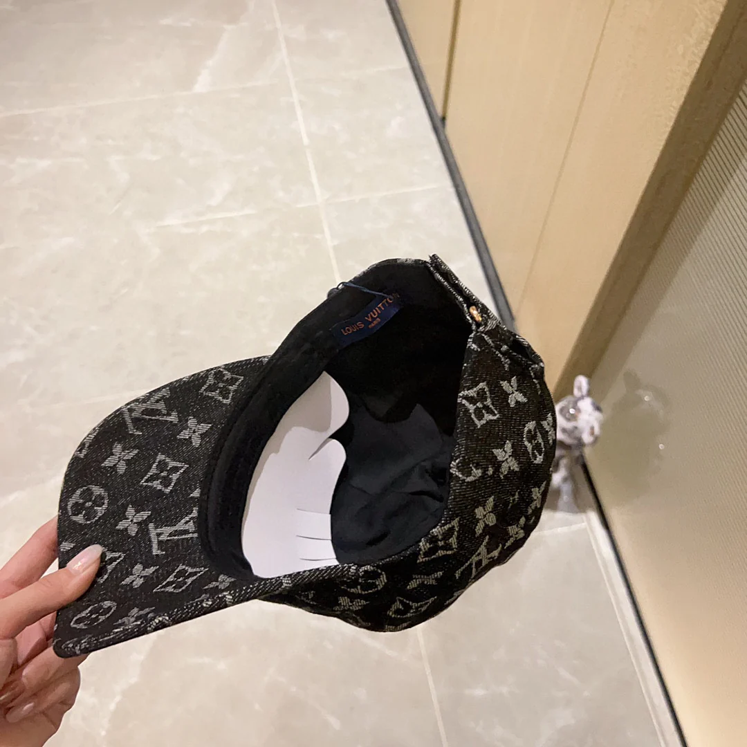 Новинка сезона весна/лето 2023 от LV - Бейсболка - Черная