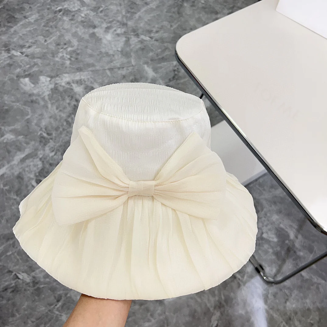 Новая элегантная шелковая шляпа от солнца Chanel 2024 с бантом - белая.