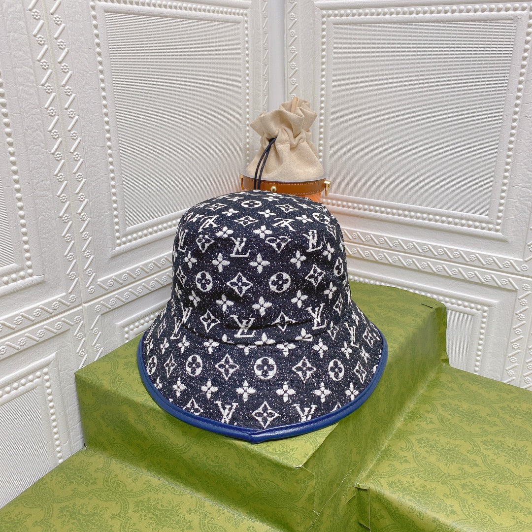 LV - Рыбацкая шляпа с кожаной отделкой и монограммой