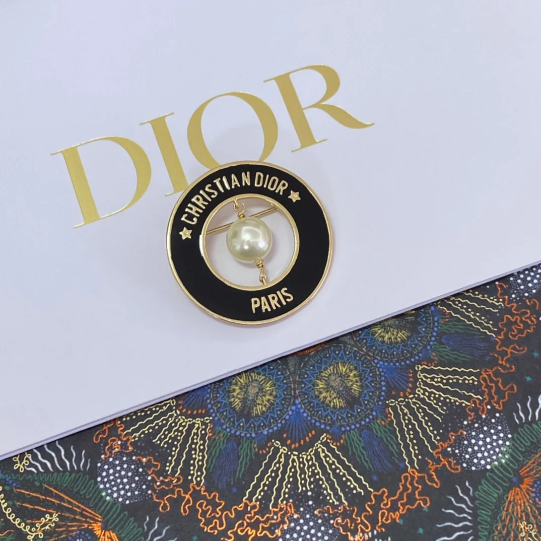 Брошь Dior 004