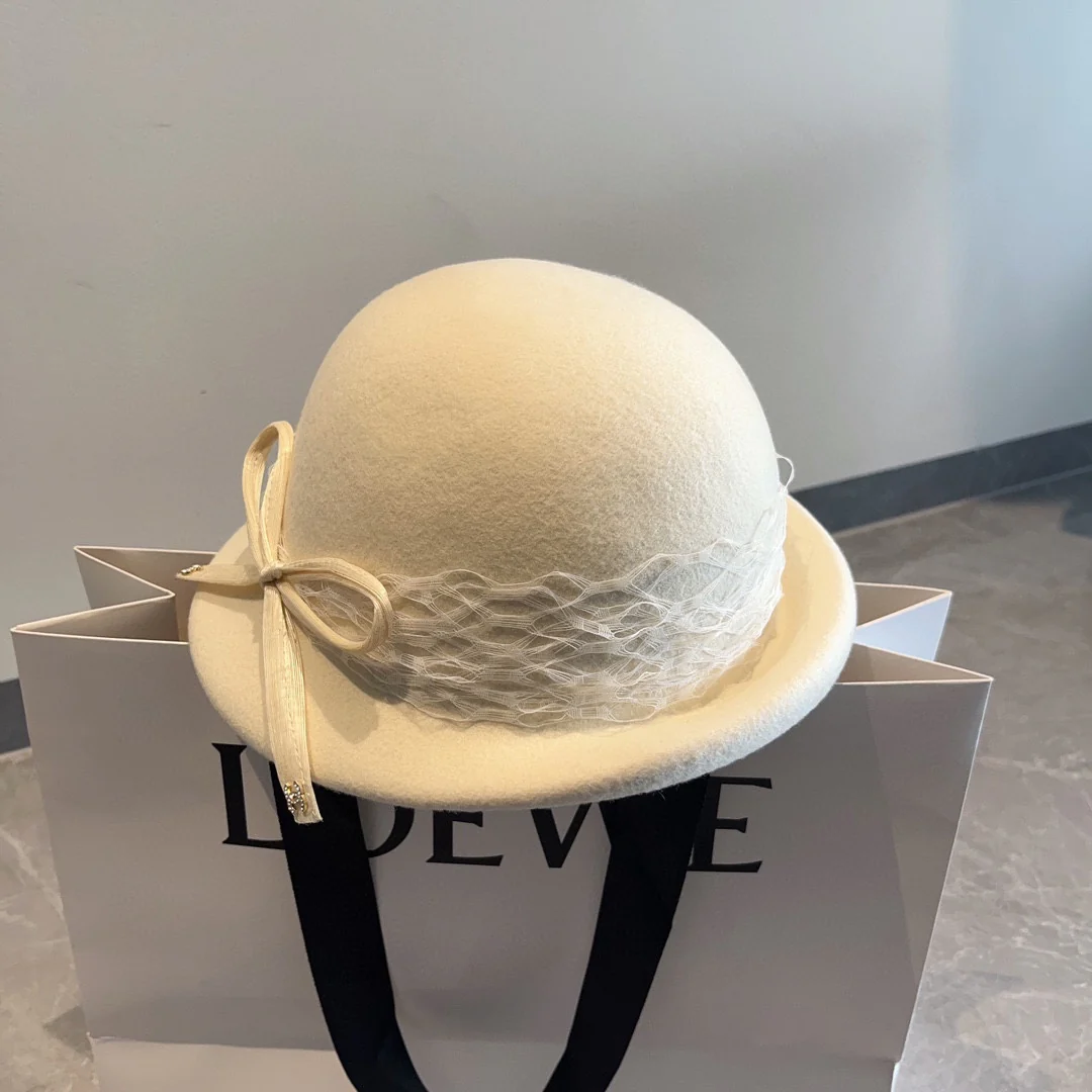 Chanel - шерстяной берет с кружевом и бантом - белый