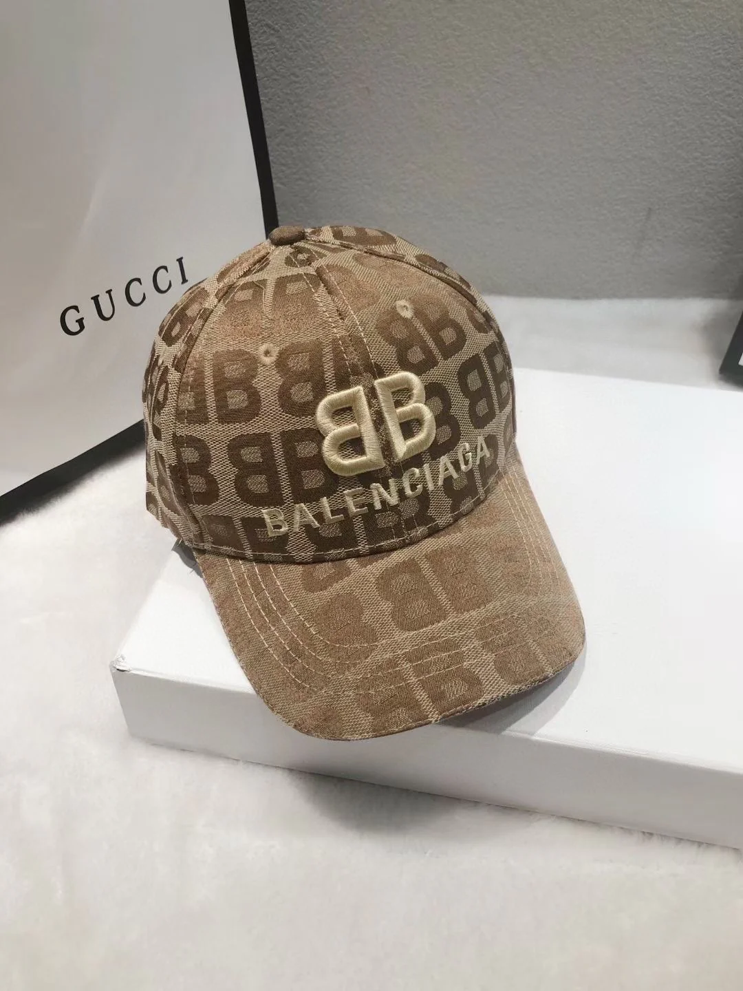 Бейсболка Balenciaga с вышивкой - 2