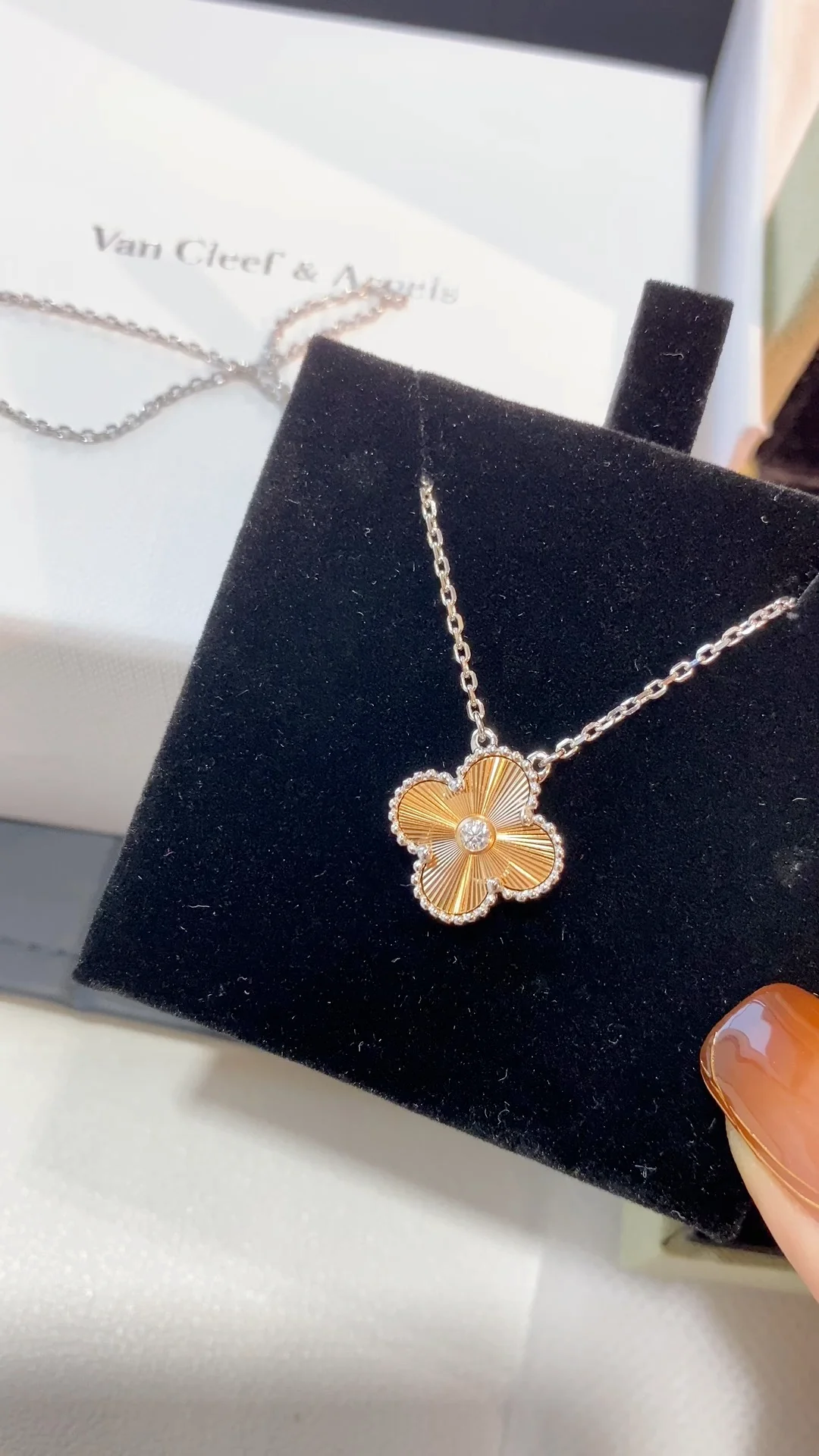 Ван Веккьо - Колье 114