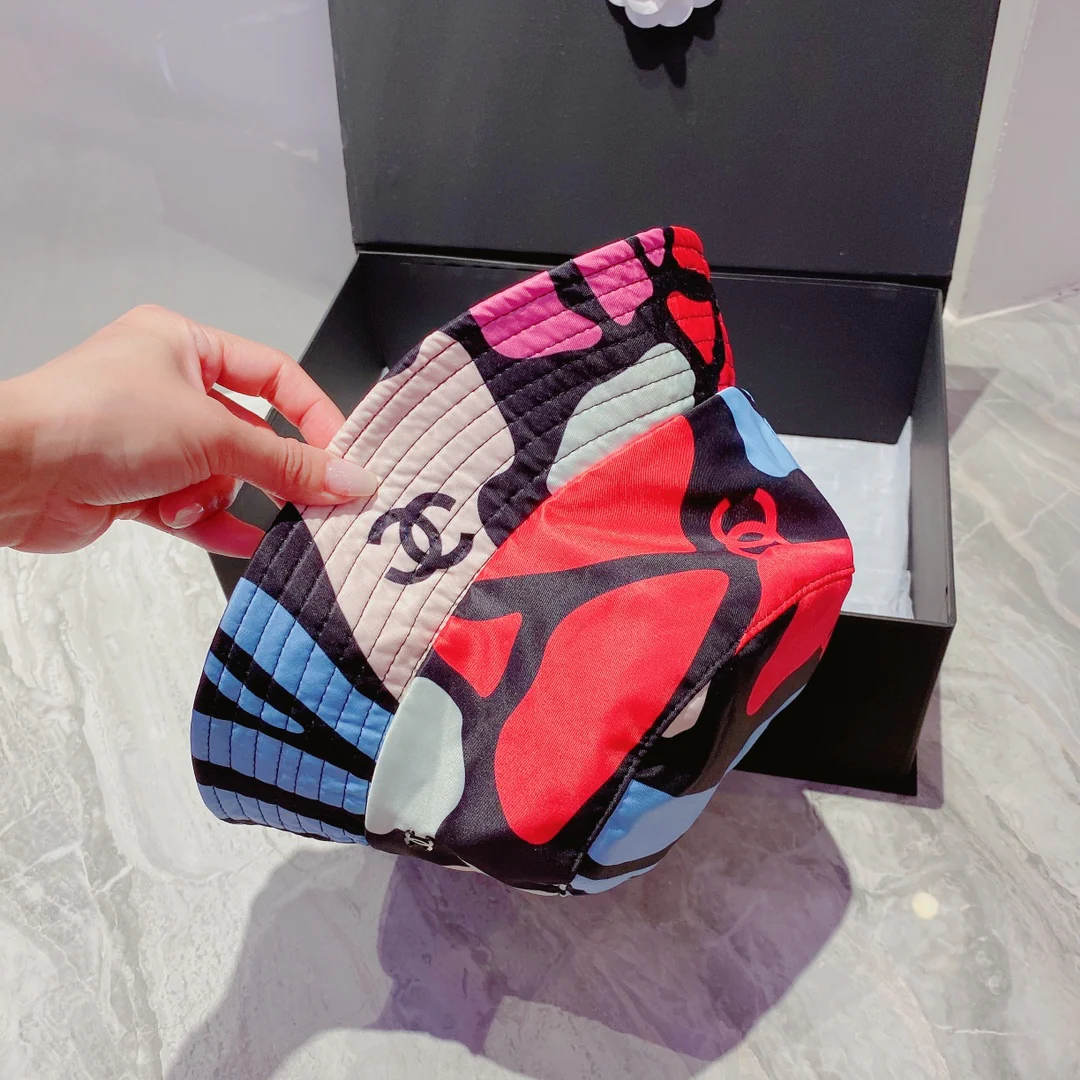 Chanel - Новая рыбацкая шляпа с граффити