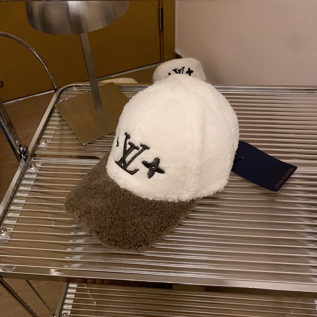 LV - Бейсболка из овечьей шерсти