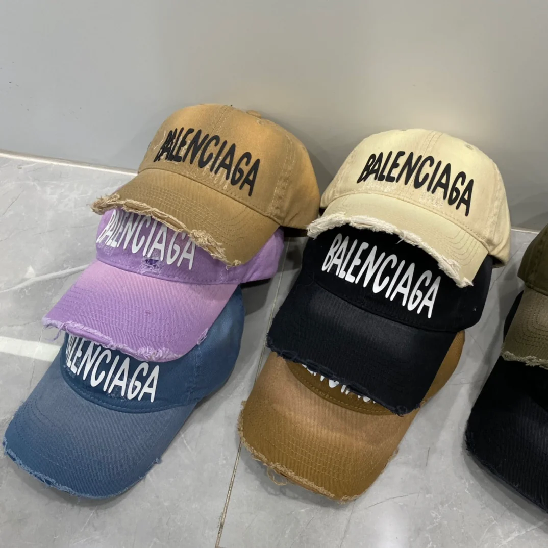 Бейсболка Balenciaga с 3D-градиентом