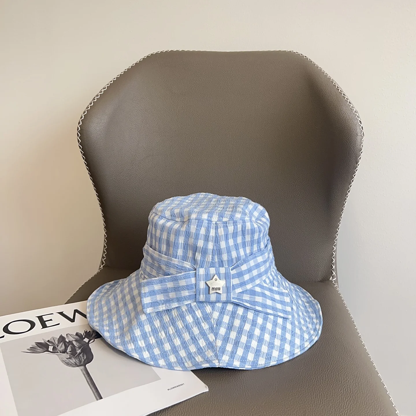 Панама в клетку в курортном стиле от Miu Miu - синяя