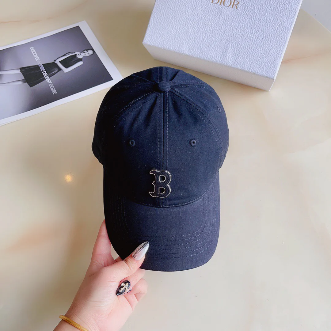 Balenciaga - Новая бейсболка в форме буквы B - conk4
