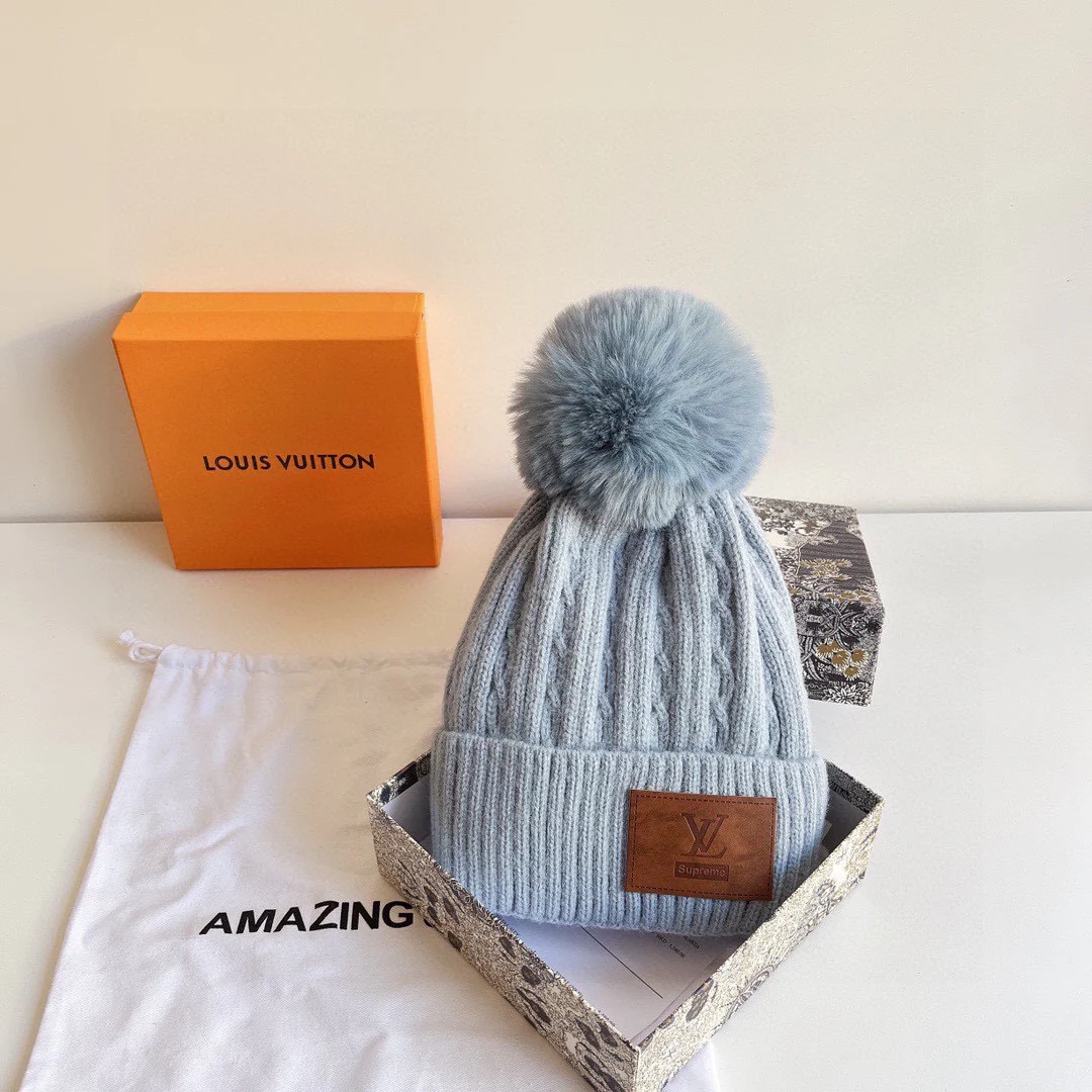 LV - Вязаная шапка с косами