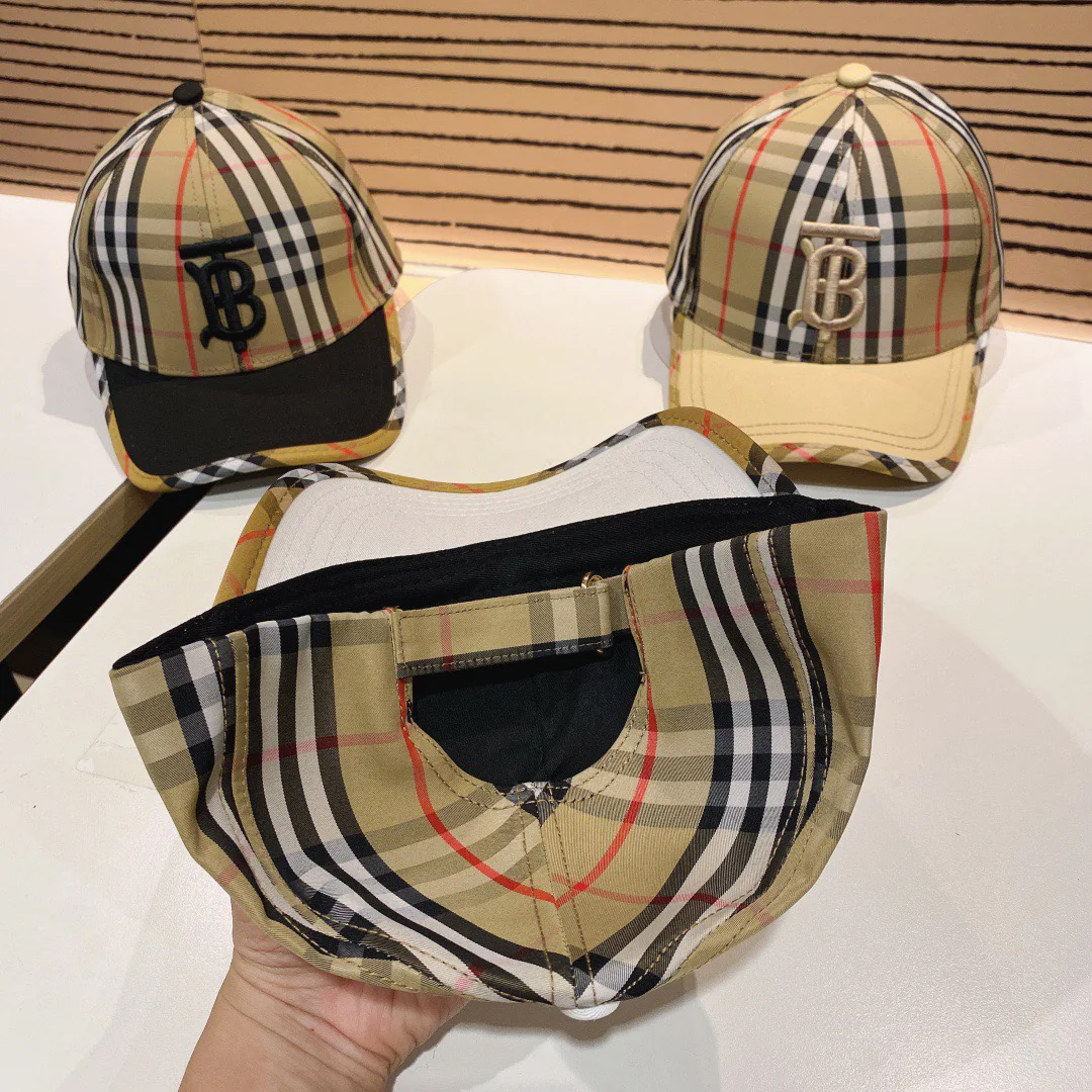 Весенне-летняя клетчатая бейсболка Burberry - белая