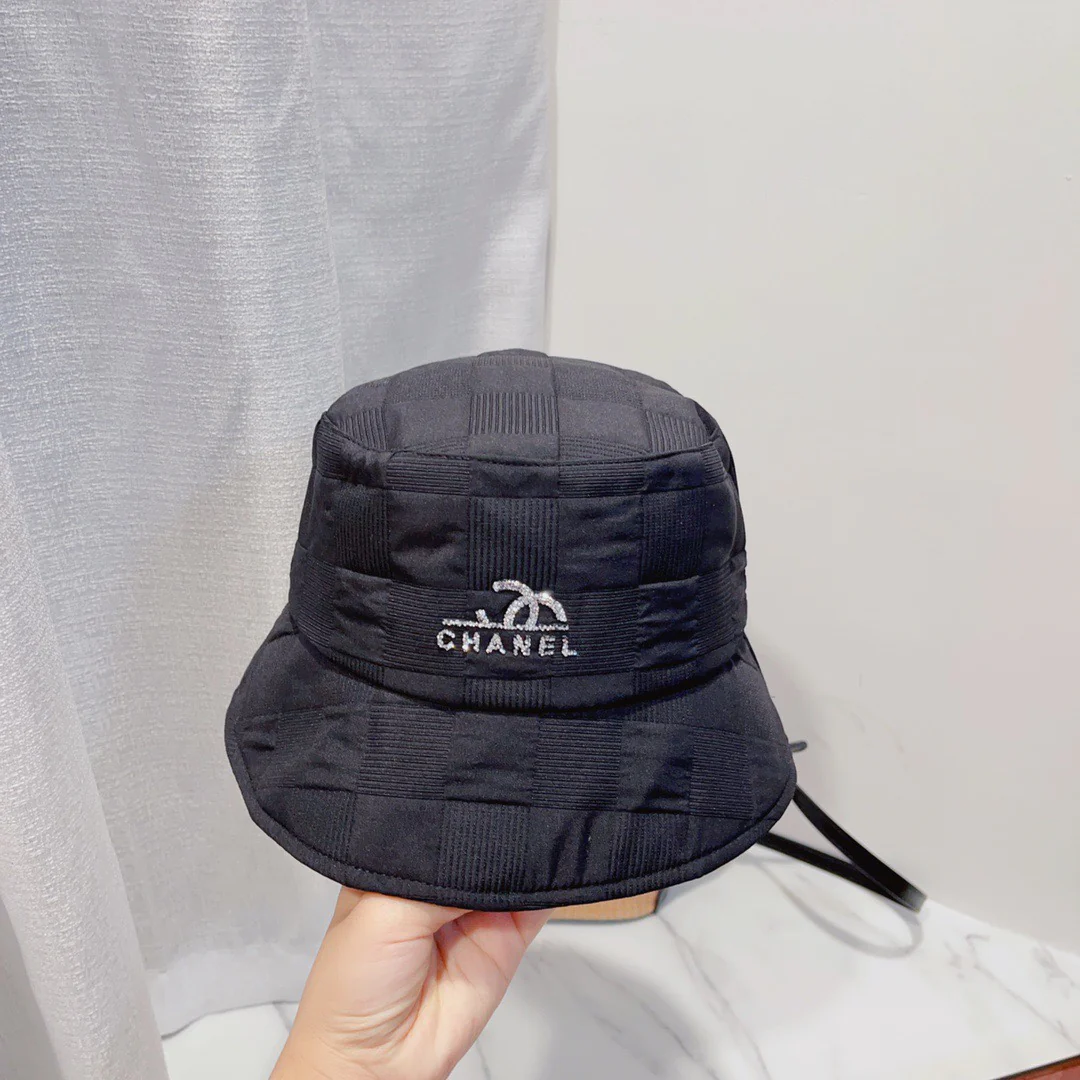 Chanel - Ранняя осень. Новая классическая стеганая рыбацкая шляпа с двойной буквой С и ромбовидным узором - черная.