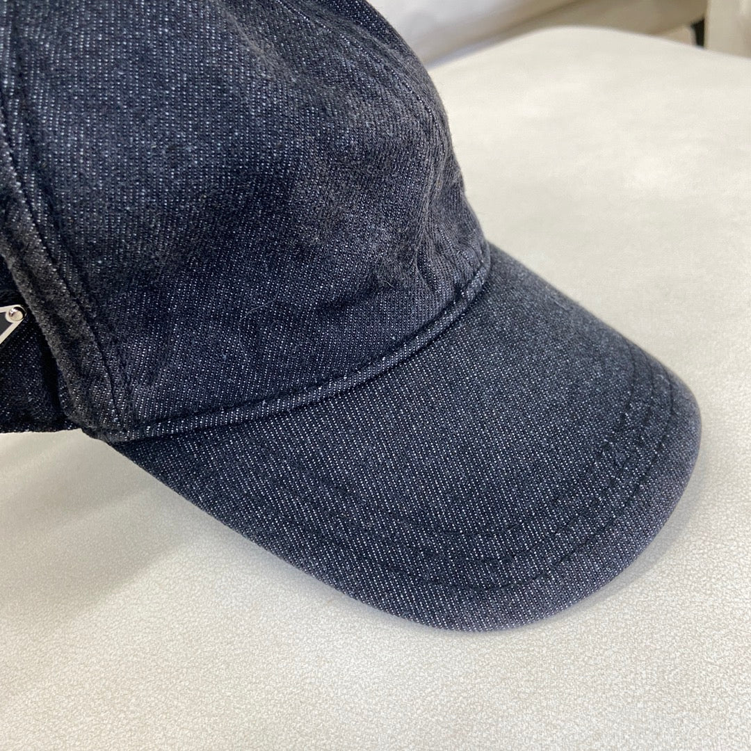 Бейсболка Prada Washed - черная