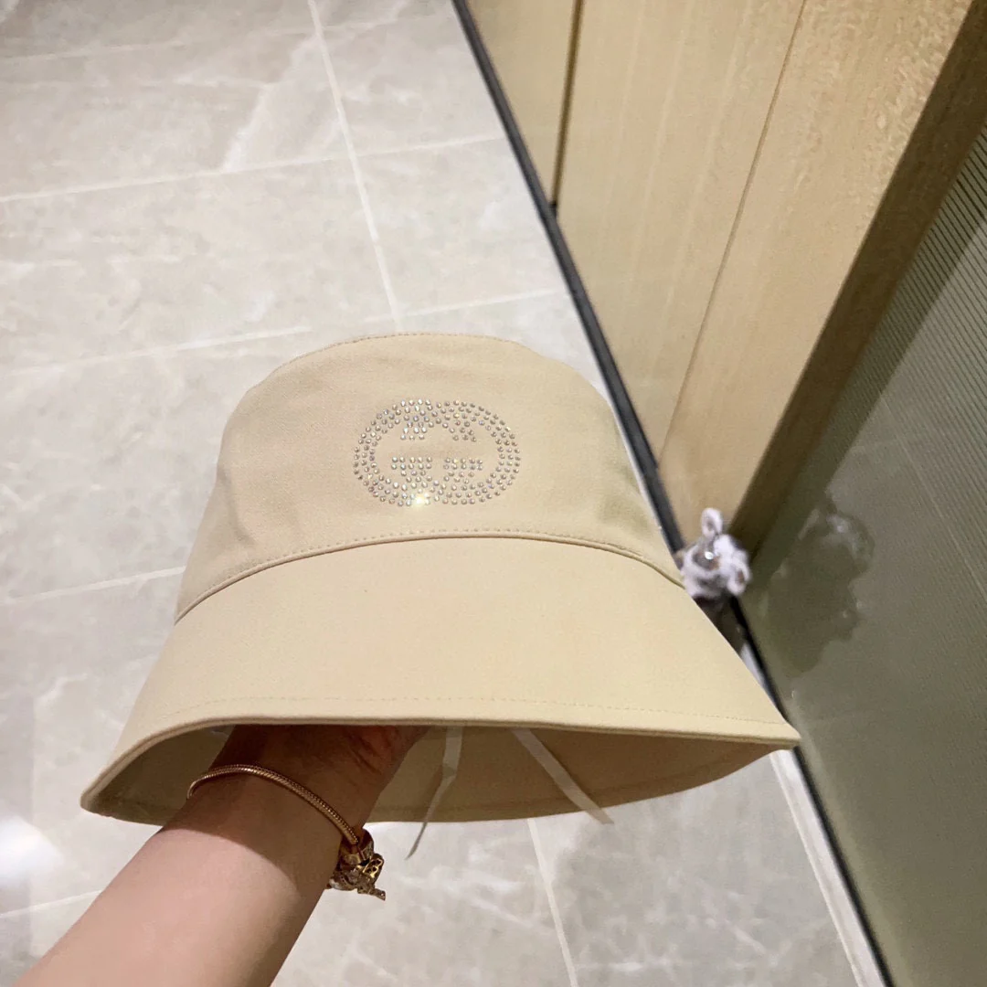 Gucci - Новая простая панама со стразами, 2023 год.