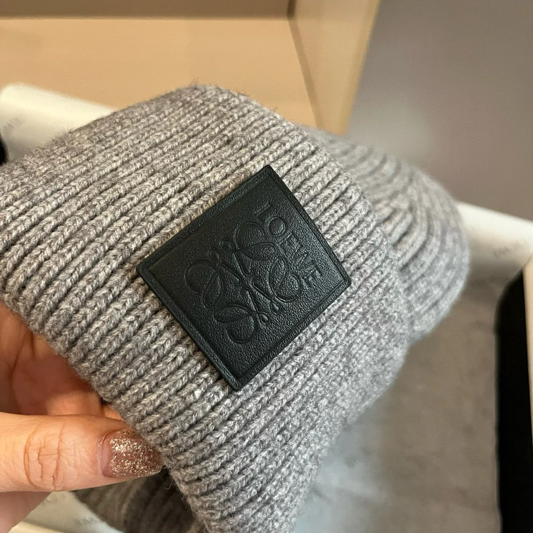 LOEWE - Новая вязаная шапка - Серая