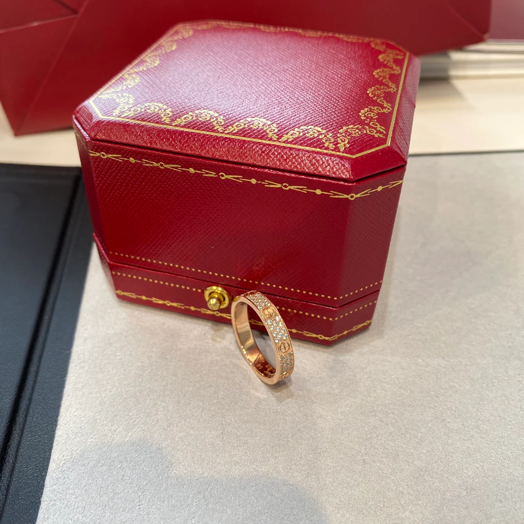 Кольцо Cartier Love - Starry Night в смелом дизайне