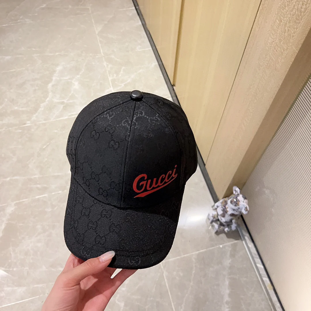 Новинка сезона весна/лето 2023 от Gucci - бейсболка с монограммой - черная - 1