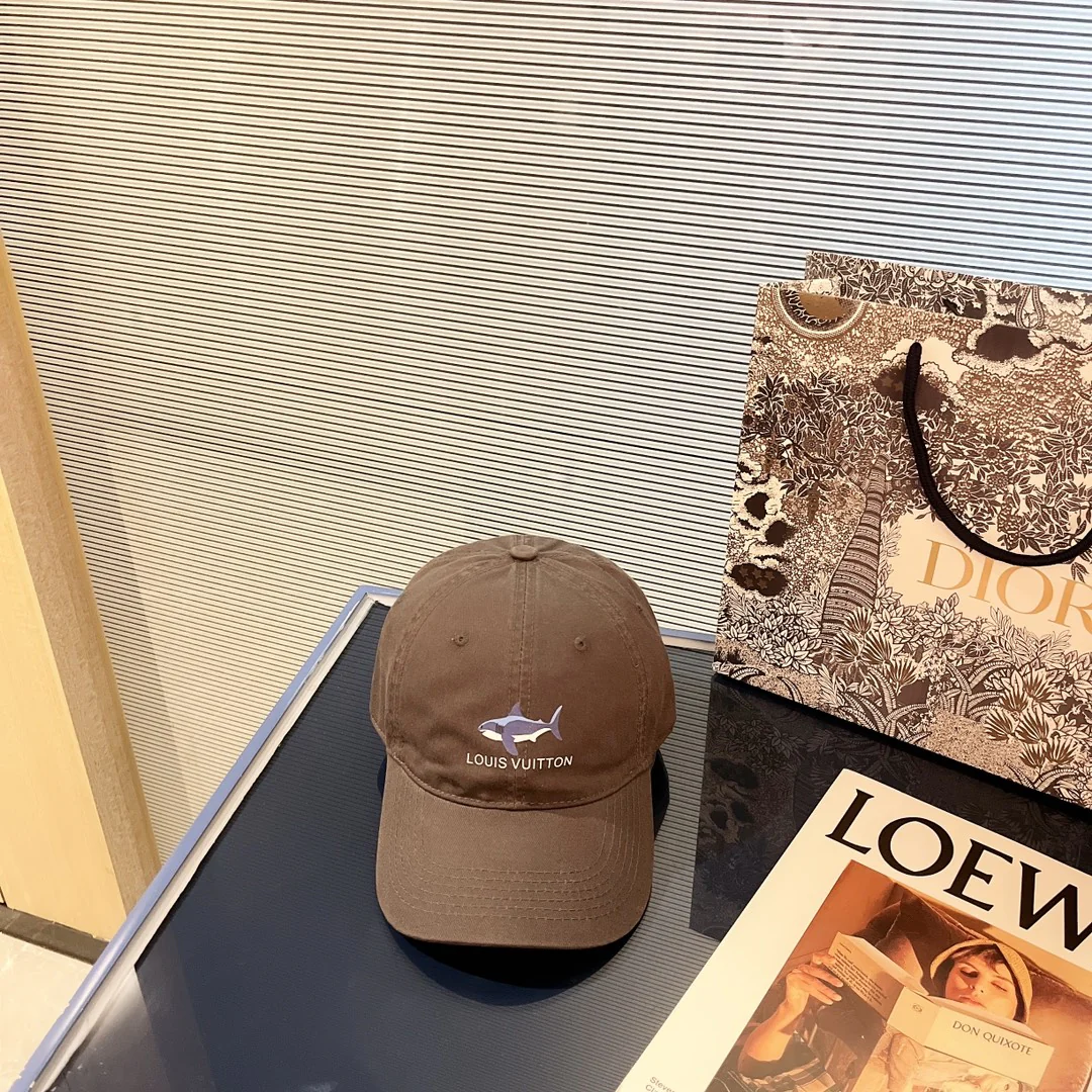 LV - Новая бейсболка с рисунком акулы - Различные цвета