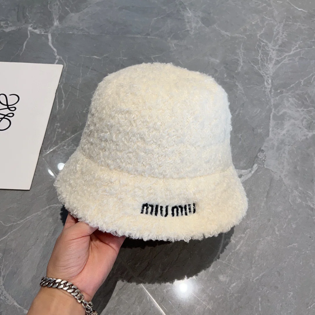 Miu Miu - Осенне-зимняя простая и универсальная панама из овечьей шерсти - белая