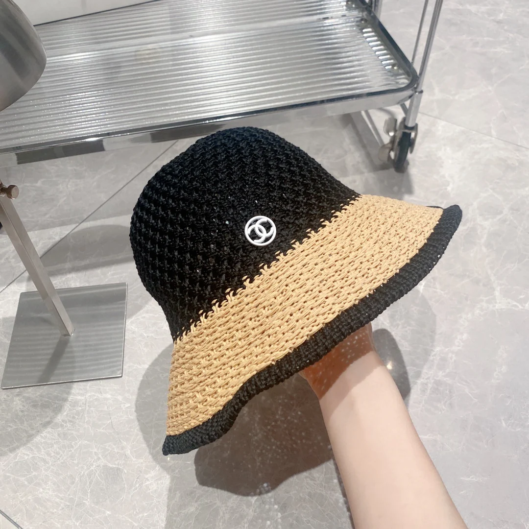 Соломенная рыбацкая шляпа Chanel - черная