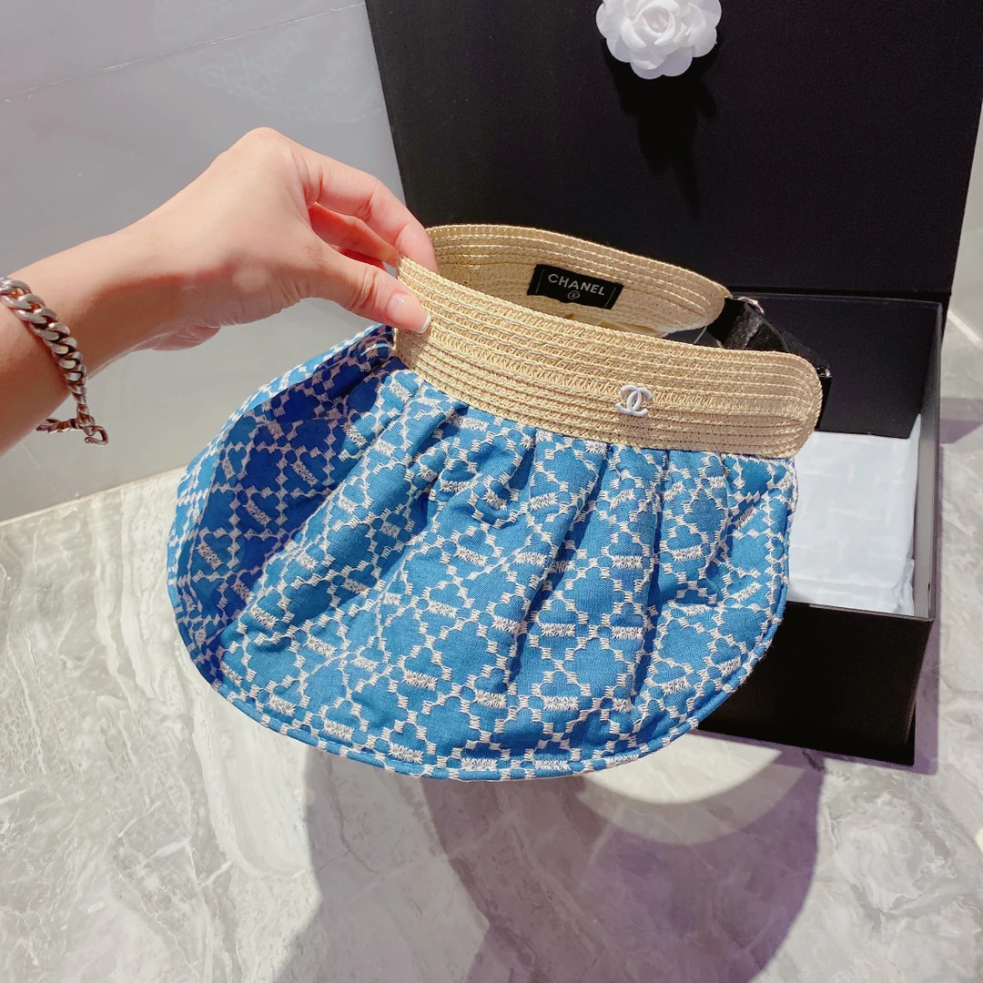 Chanel - Солнцезащитная шляпа из джинсовой ткани - 1