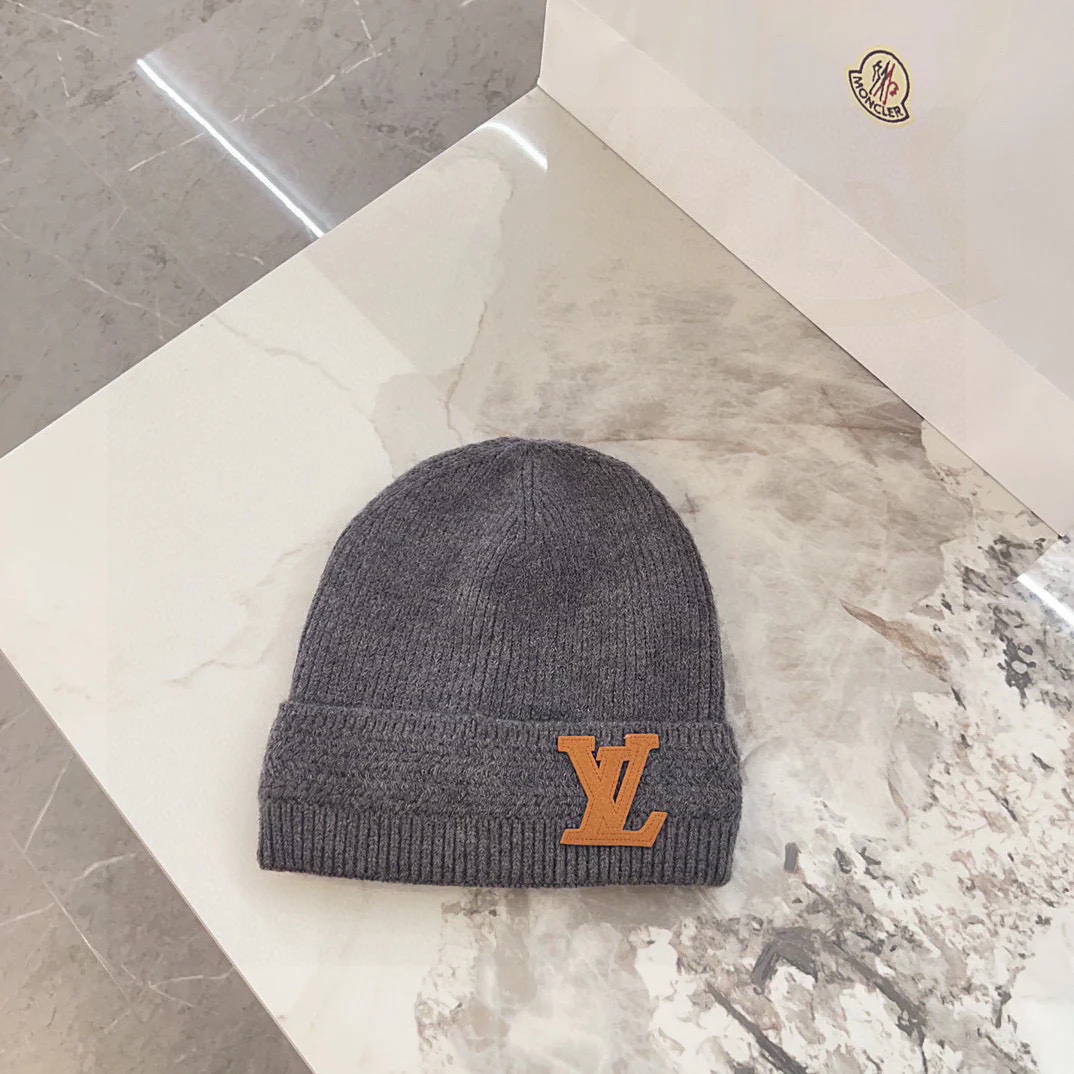 Вязаная шапка LV Leather Label - серая