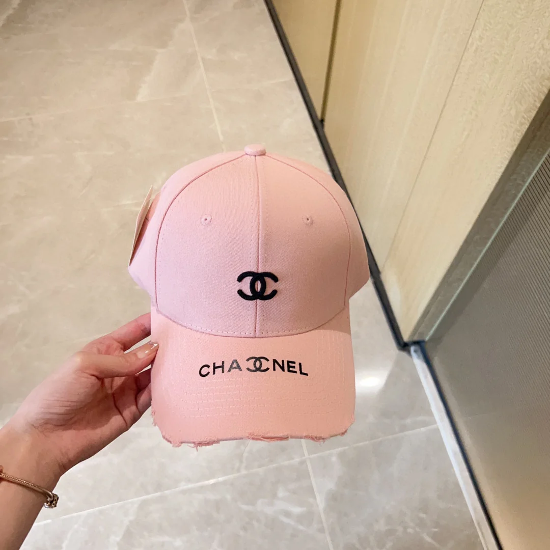 Новая вышитая бейсболка Chanel 2023 года, бутик — розовая.