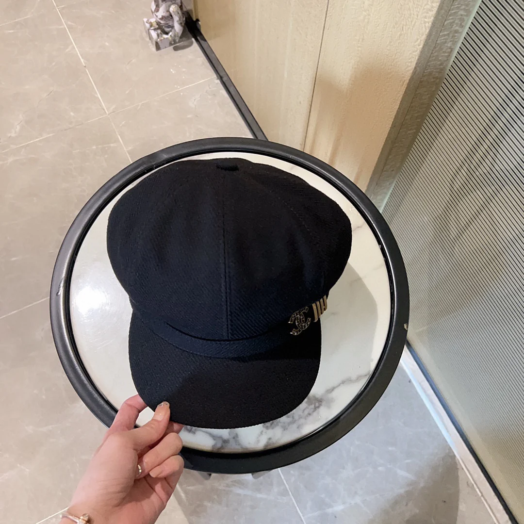 Новый восьмиугольный берет Chanel 2023 года - черный