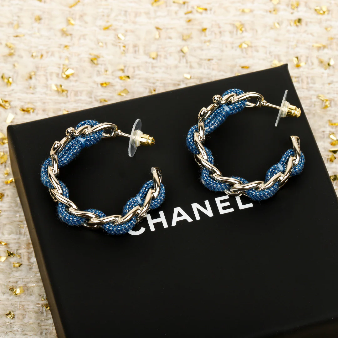 Chanel - Серьги-цепочки из джинсовой ткани и кожи (25 пенсов)